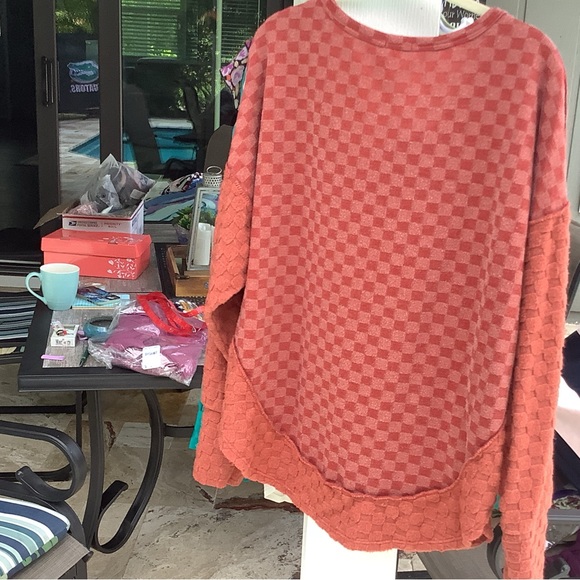 BiBi, XL, super soft checkered, Rust, Long Sleeve Top. EUC - Picture 4 of 6